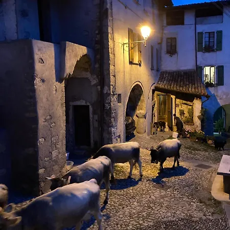 A Casa Di Gianni E Mari Bed & Breakfast Vestone